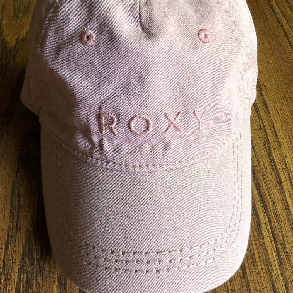 Dusty rose Roxy baseball hat